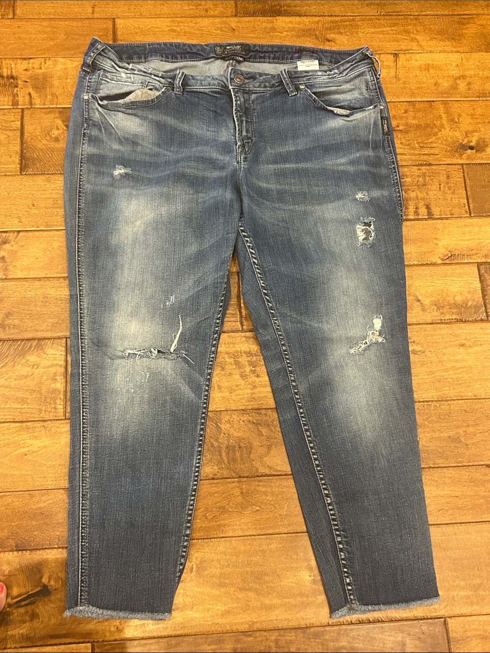 Silver Jeans Distressed Faded Blue Ankle Crop